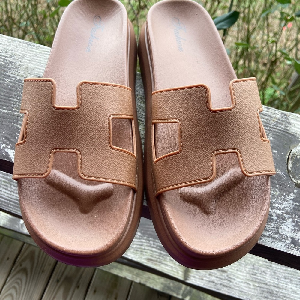 Fashion Brand Company Tan Slide Sandals